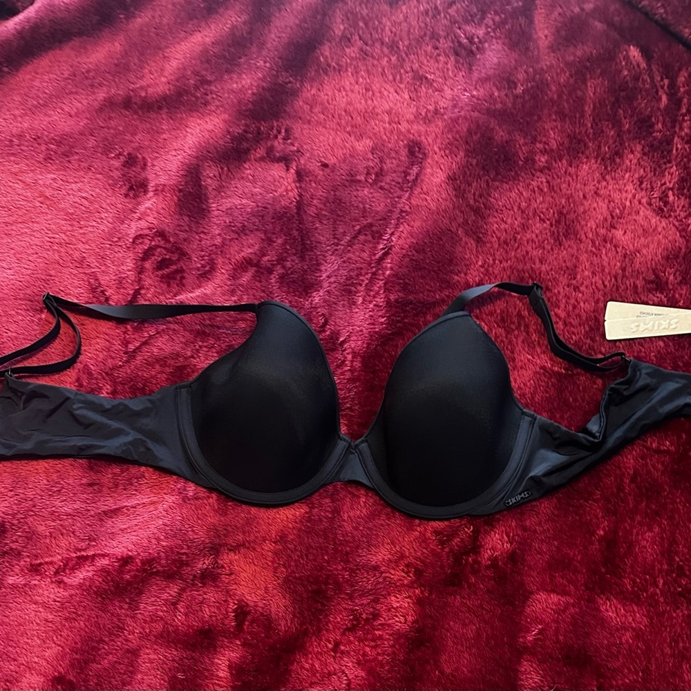 NWT Skims Weightless Demi Bra 38B in Onyx